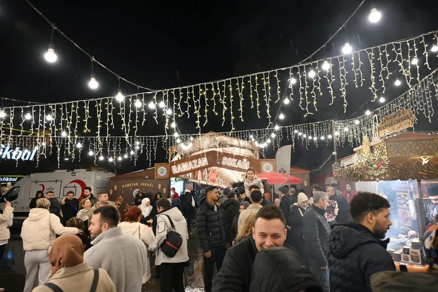 Selimiye gölgesinde Ramazan coşkusu sürüyor