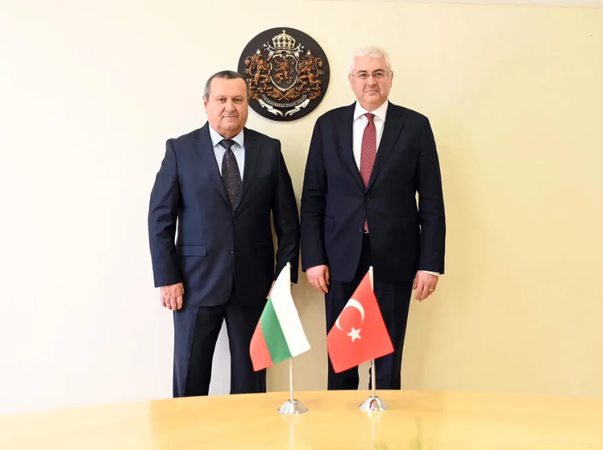 Büyükelçi Uyanık, Bakan Ademov’u ziyaret etti