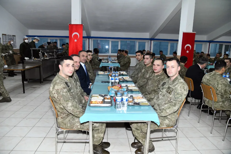 Tekirdağ Valisi Soytürk Mehmetçikle iftar yaptı