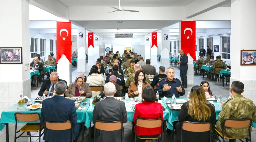 Kırklareli Valisi Turan, şehit aileleri ve gazilerle iftar yaptı