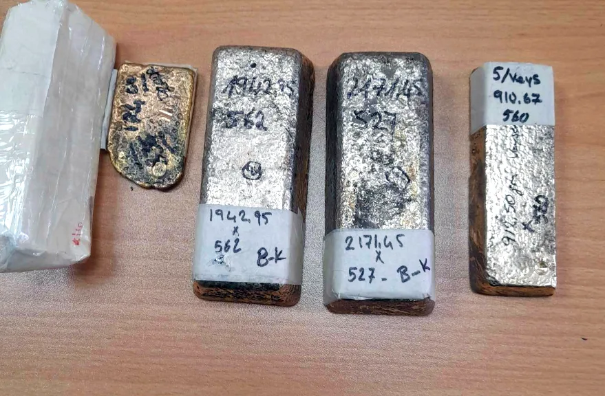 Çiçek yüklü TIR’dan milyonluk uyuşturucu ve altın çıktı