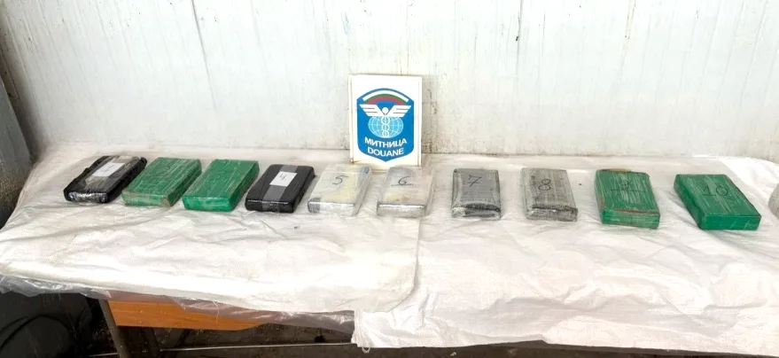Bulgar Uyusutu ve Gumus 3 - Çiçek yüklü TIR’dan milyonluk uyuşturucu ve altın çıktı