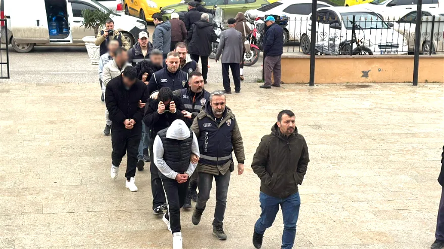 Casper liderine diplomatik kaçış