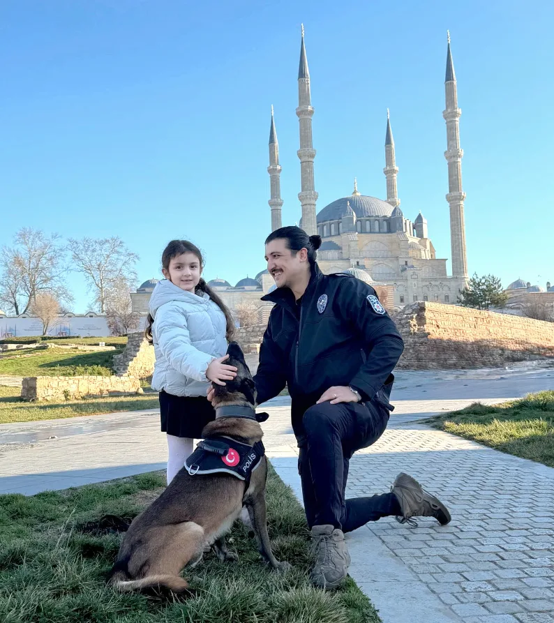 EGM’den Selimiye önünde anlamlı paylaşım