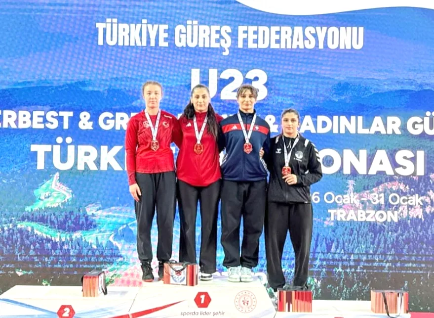 Edirneli güreşçiler şampiyonadan madalyalarla döndü