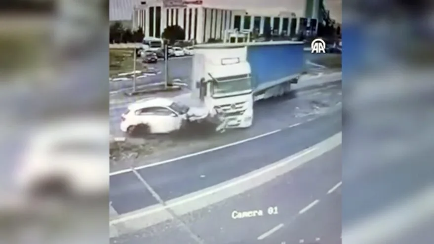 Tekirdağ’da TIR’la otomobilin çarpıştığı kaza kamerada