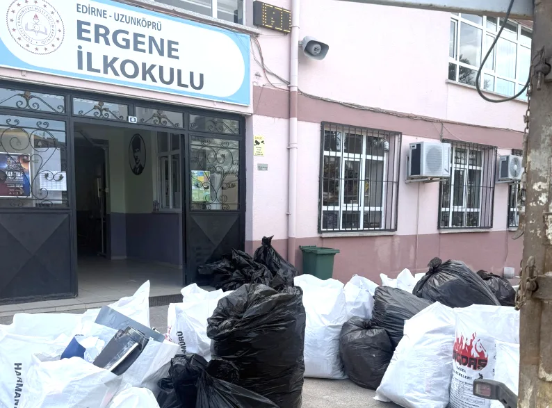 Minik öğrenciler geri dönüşüme 1 tonluk katkı sağladı
