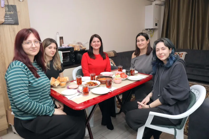 Gencan ilk sahuru üniversitelilerle yaptı