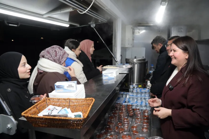 Gencan Ramazan 2 - Gencan ilk sahuru üniversitelilerle yaptı