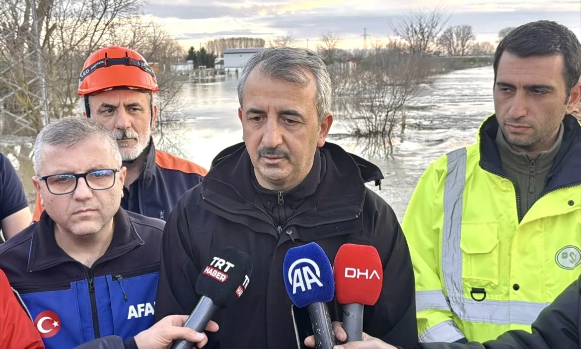 Vali  Sezer: Şu an için taşkın riski yok