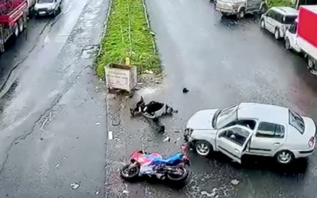 Tekirdağ’da motosikletle otomobilin çarpıştığı kaza kamerada