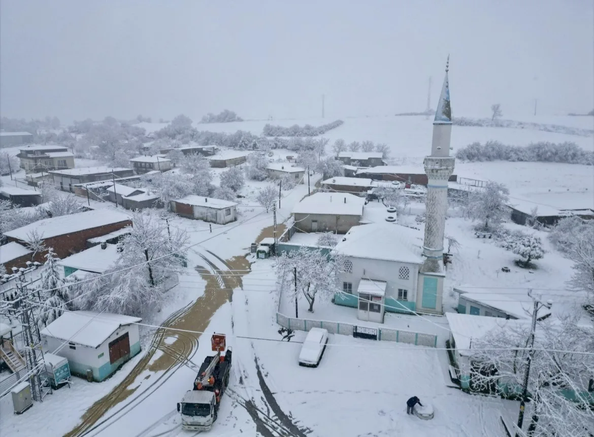 Tekirdağ’ın yüksek kesimlerinde kar yağışı etkili oluyor