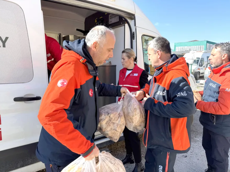 Kızılay’dan taşkınla mücadeleye kumanya desteği  
