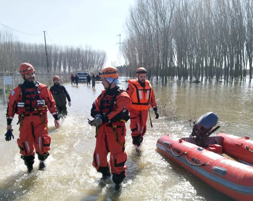 Edirne’de 101 arama kurtarma personeli taşkın sahasında görev alıyor