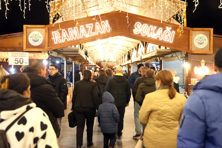 Selimiye Meydanı’nda kurulan Ramazan Sokağı açıldı
