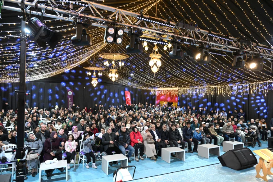 Ramazan Sokagi Vali Sezer 2 - Selimiye gölgesinde Ramazan coşkusu sürüyor
