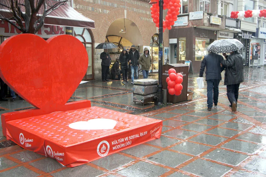 Saraçlar Caddesi’nde 14 Şubat etkinliği