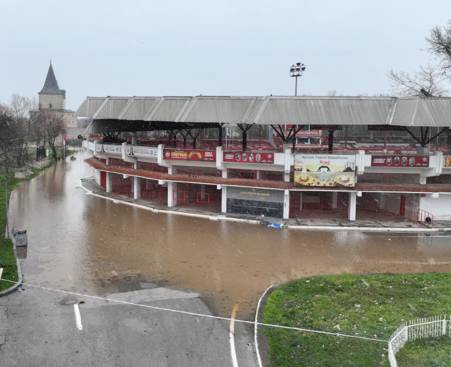Tunca taştı, sular Sarayiçi’ne yayıldı