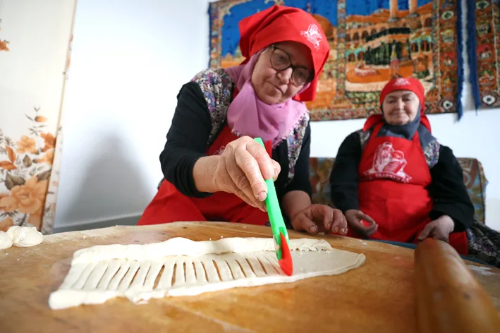 Dizmana 2 - Dızmana Böreği geçmişten bu yana sofralarda yerini alıyor