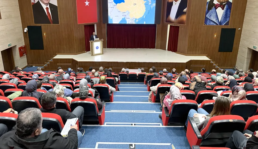 Tekirdağ’da “Kayıp Coğrafyanın İzinde Doğu Türkistan” konulu konferans düzenlendi