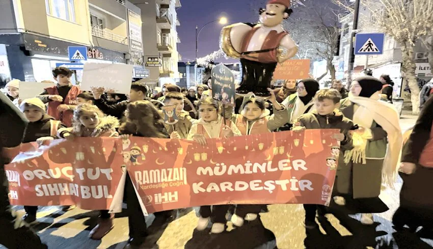 Tekirdağ’da ramazan ayı fener alayıyla karşılandı