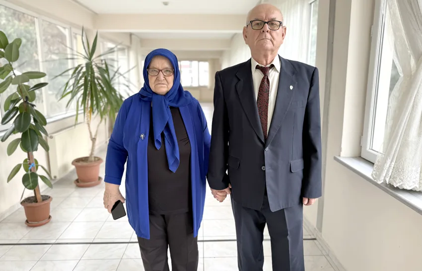 Bodur çifti 56 yıldır birbirinin elini bırakmıyor