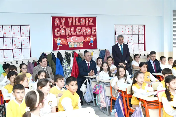 Vali ve ogrenciler 2 - Tekirdağ Valisi Soytürk ilkokul öğrencileriyle bir araya geldi