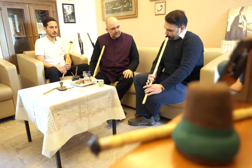 Muradiye Mevlevihanesi için neyzenler yetişiyor