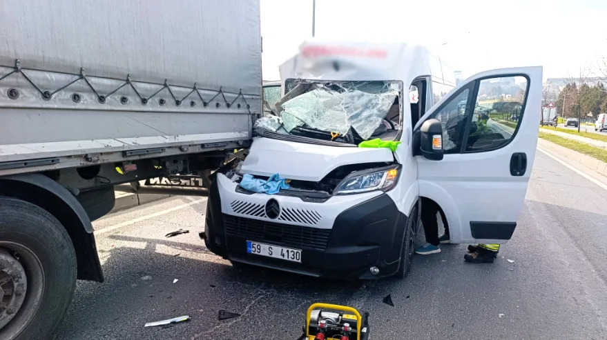 Tekirdağ’da feci kaza: İşçi servisi ile TIR çarpıştı