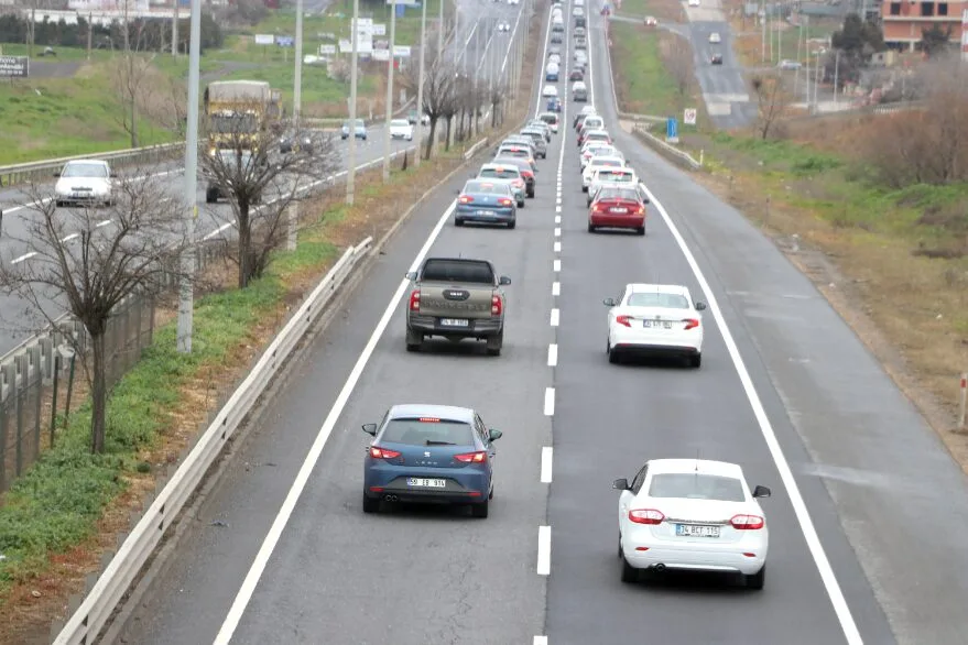 Tekirdağ-İstanbul kara yolunda bayram tatilinden dönüş yoğunluğu oluştu