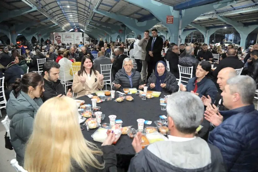 Balkan Pazarı’nda iftar sofrası kuruldu