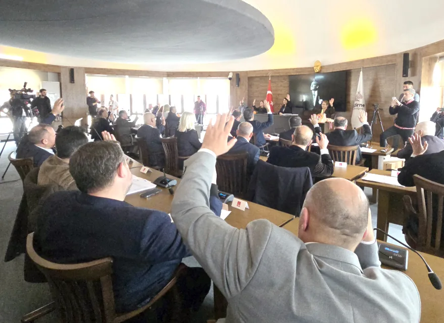 Meclis’te personel alımları tartışması