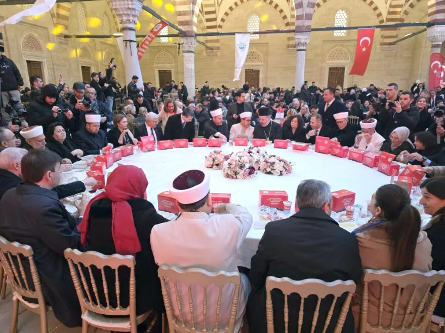 Selimiye gölgesinde kardeşlik sofrası