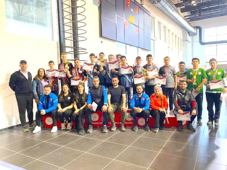 Dart Yarismasi 4 - Okullar dartta şampiyonluk için yarıştı