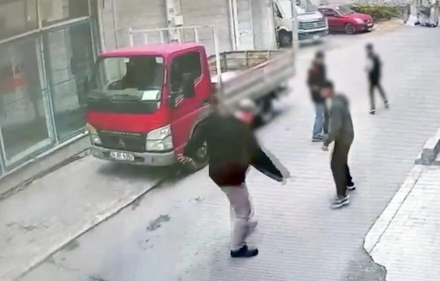 Çorlu’da 3 kişinin darp ettiği kişi hastaneye kaldırıldı