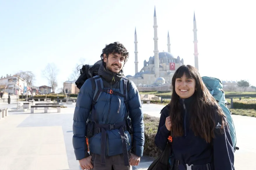 Fransız gezginler otostopla dünya turunda: Edirne’ye hayran kaldılar