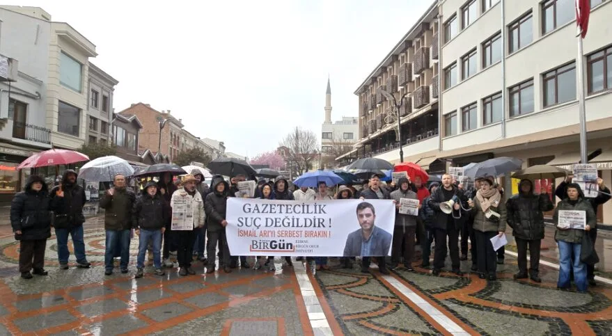 Edirne’de BirGün okurları gazeteci Arı için sokakta