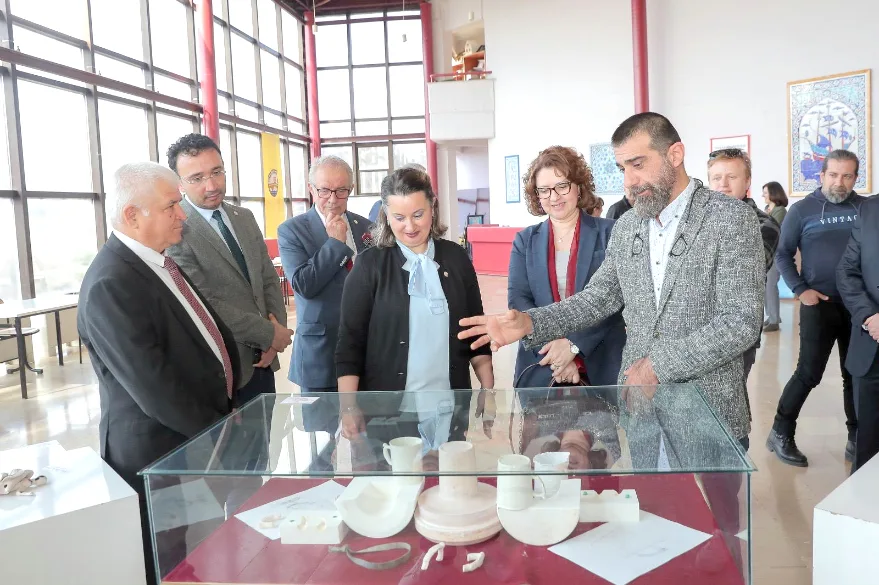 TÜ’de Hasan Rıza anısına anlamlı sergi