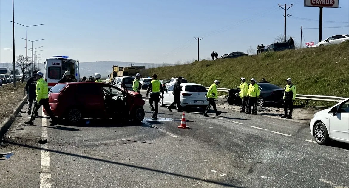 Tekirdağ’da zincirleme trafik kazasında 5 kişi yaralandı