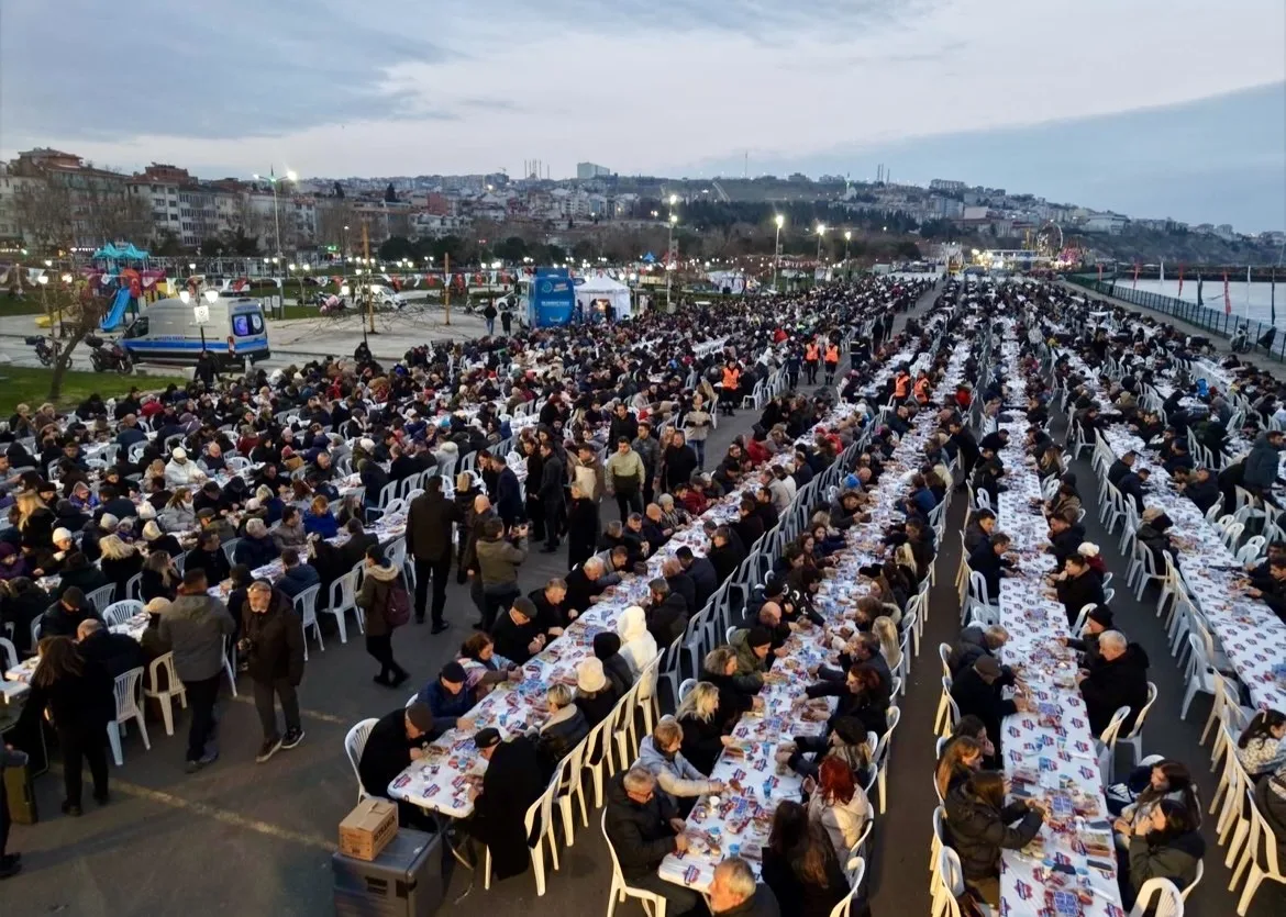 Tekirdağ’da yaklaşık 8 bin kişi birlikte iftar yaptı