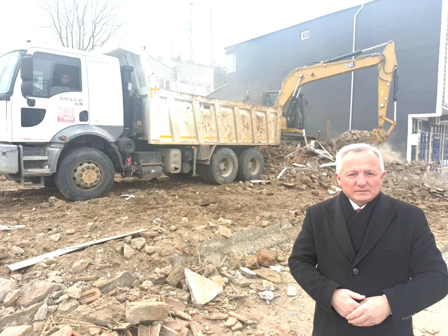 İpsala’da metruk binalar yıkılıyor
