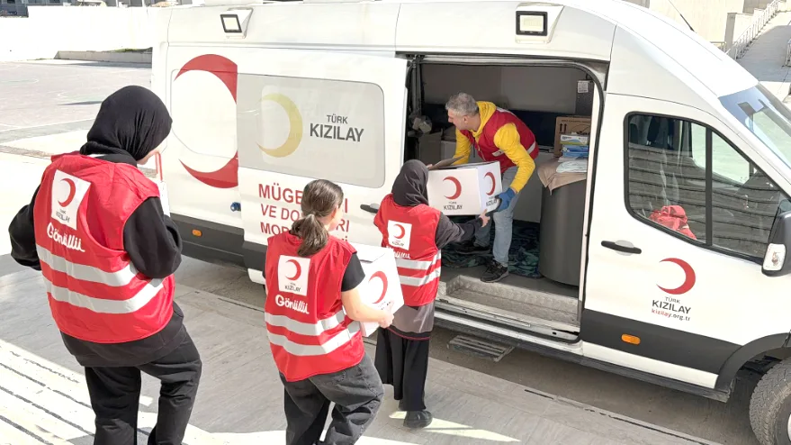 Kizilay Yardim 3 - Edirne’de öğrenciler Ramazan için el ele verdi
