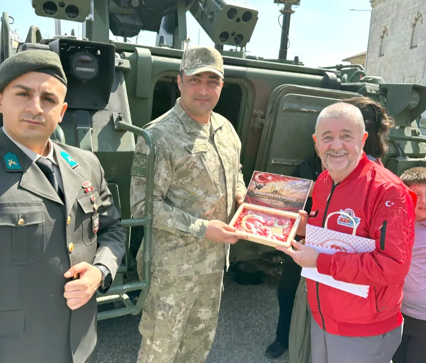 Kurabiyeci Dede Ikram 1 - Kurabiyeci Dede’den anlamlı ikram