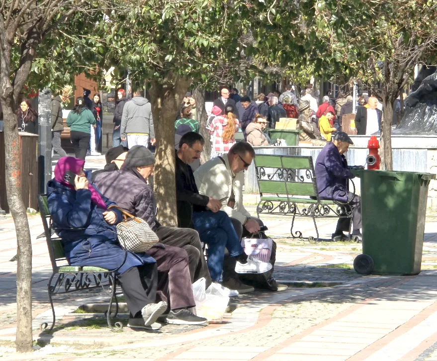 Saraclar Caddesi Bahar 2 - Saraçlar Caddesi’nde bahar havası yoğunluğu
