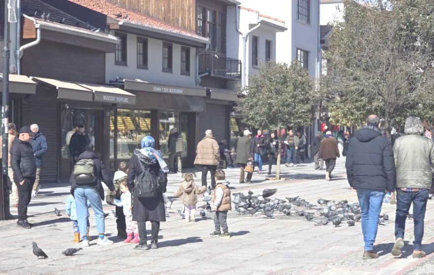 Saraclar Caddesi Bahar 3 - Saraçlar Caddesi’nde bahar havası yoğunluğu