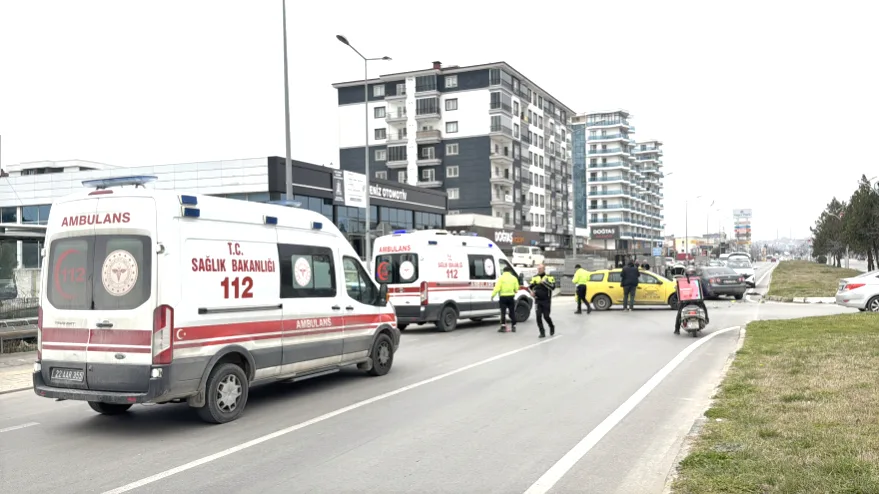 Taksiyle otomobilin çarpıştığı kazada 2 kişi yaralandı