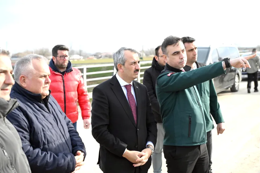 Vali Sezer, taşkın sahasında incelemede bulundu