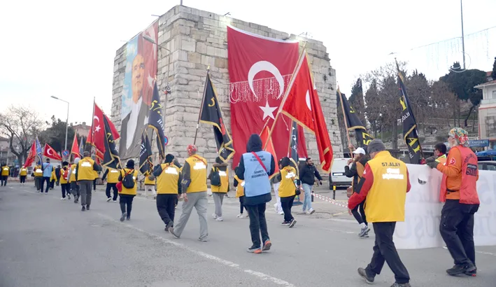 Gonulluler geliboluda 2 - “57. Alay” için Tekirdağ’dan yola çıkan gönüllüler Gelibolu’ya geldi