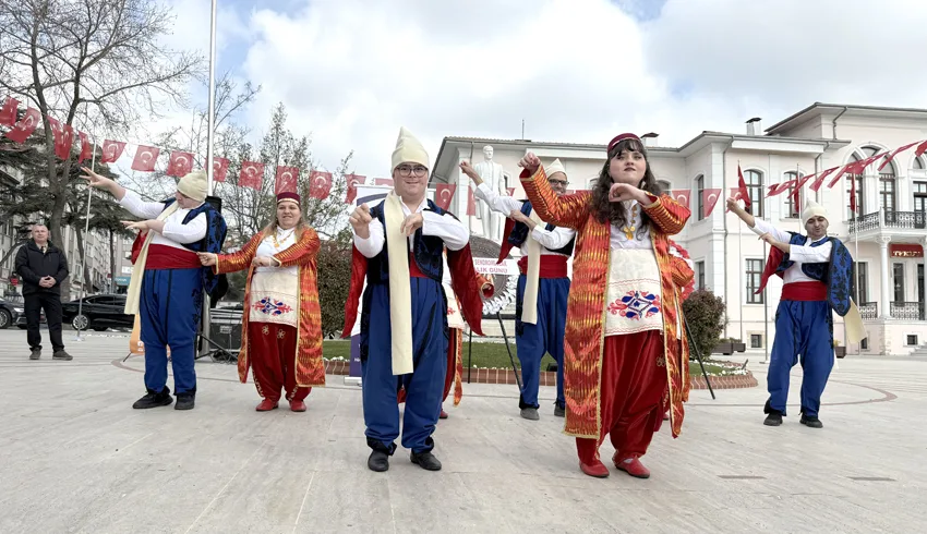Tekirdağ’da özel öğrenciler halk oyunları gösterisi sundu