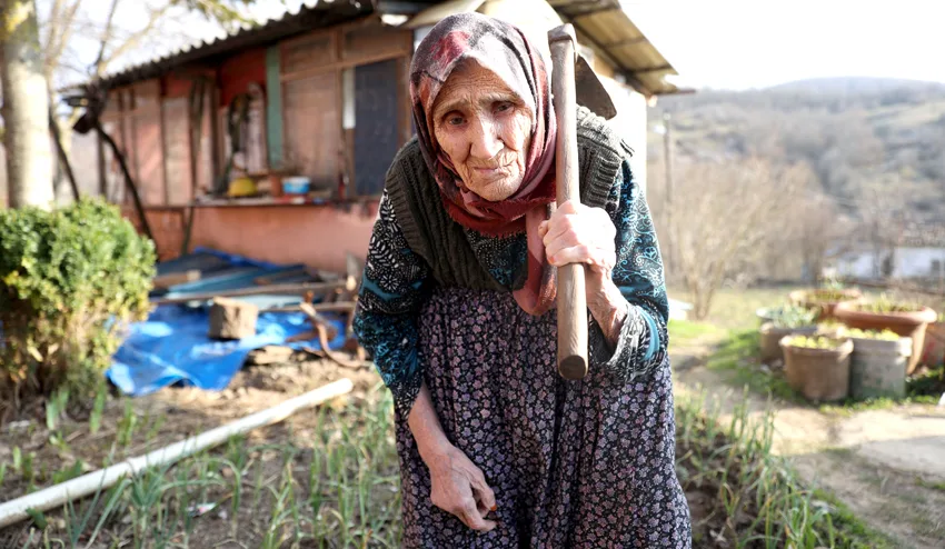 Hatice nine yaşam enerjisiyle örnek oluyor